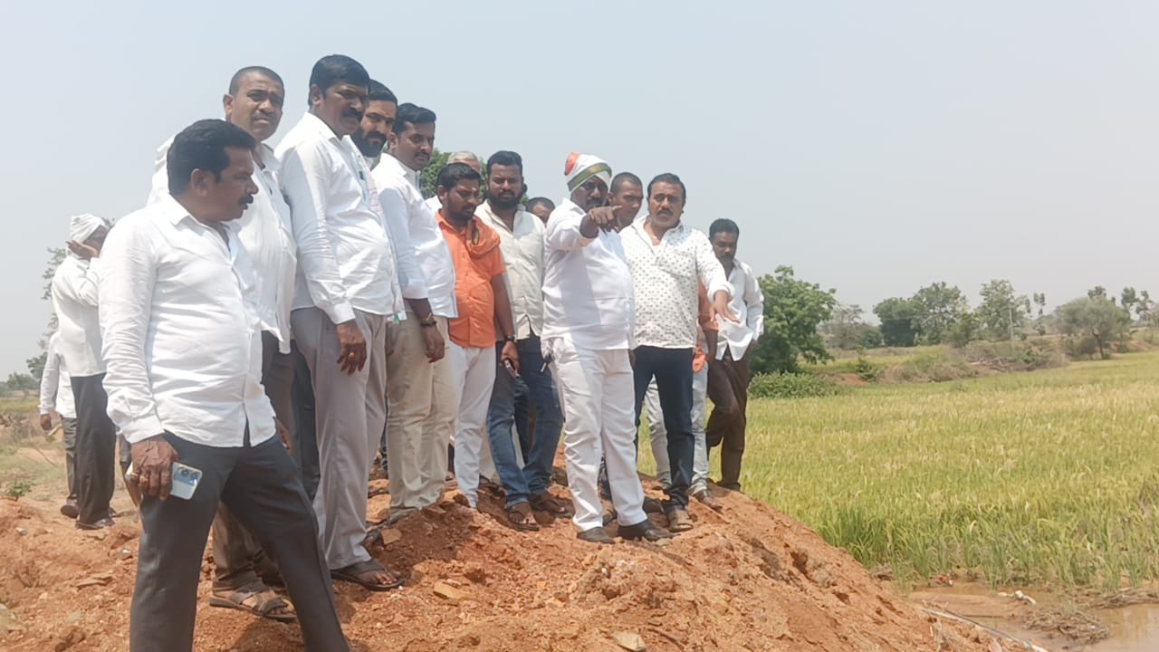 బేధాభిప్రాయాలే రైతుల పాలిట శాపంగా మారింది