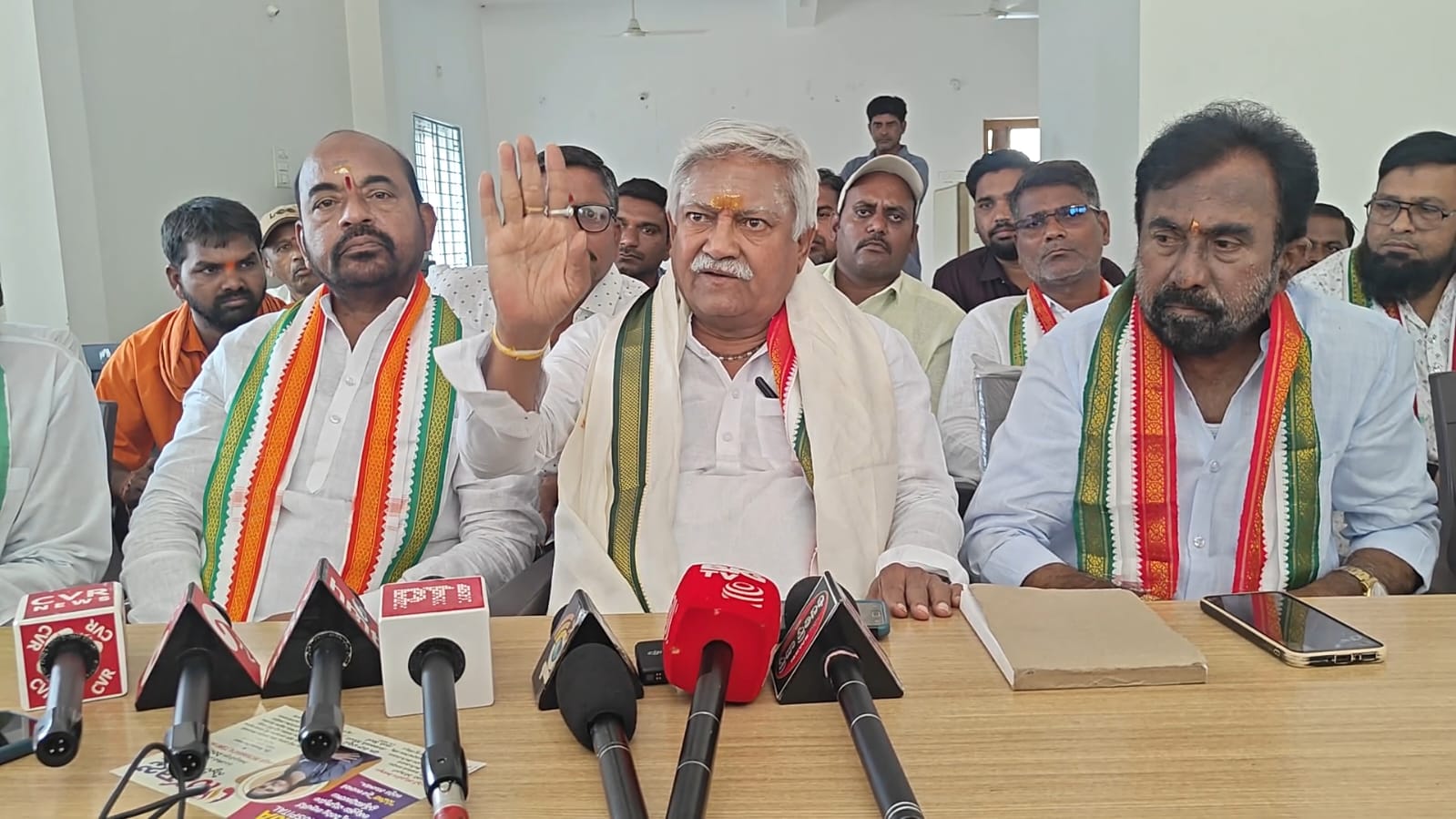 ‘బతుకమ్మ’స్కీం కార్మికుల కోసం కాదు…కేసిఆర్ జేబు నింపడానికే…?