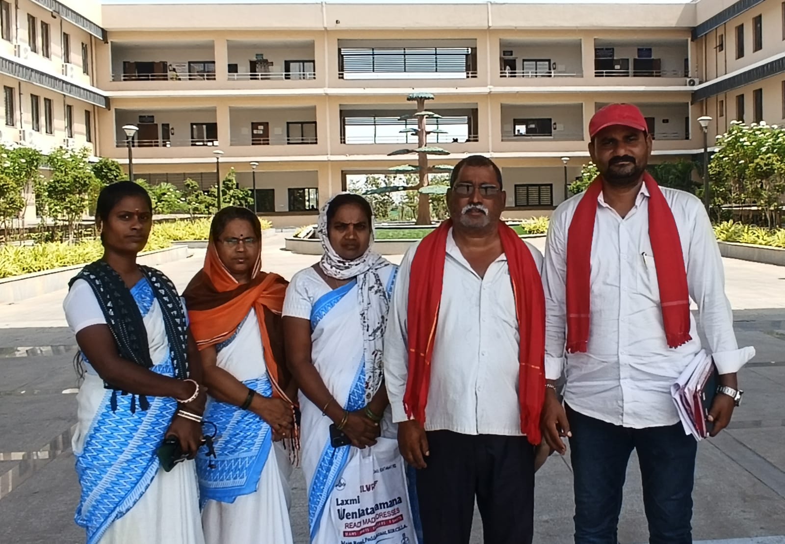 ప్రభుత్వం ఆశాల జీవితాలతో ఆడుకోవద్దు.