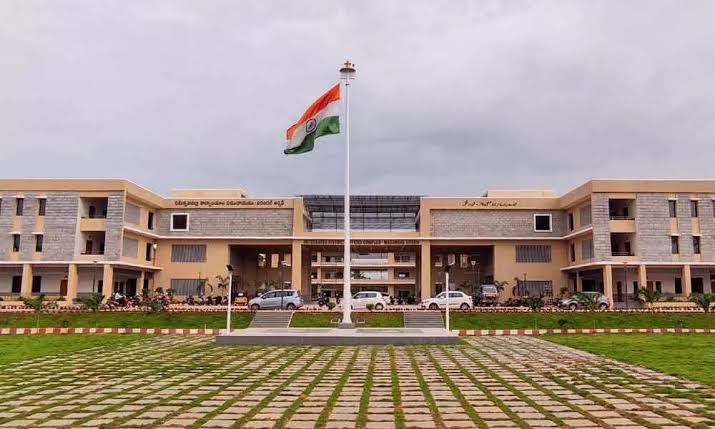 బెస్ట్ అవైలేబుల్ స్కూలలో  ప్రవేశాలకు ఎంపిక.
