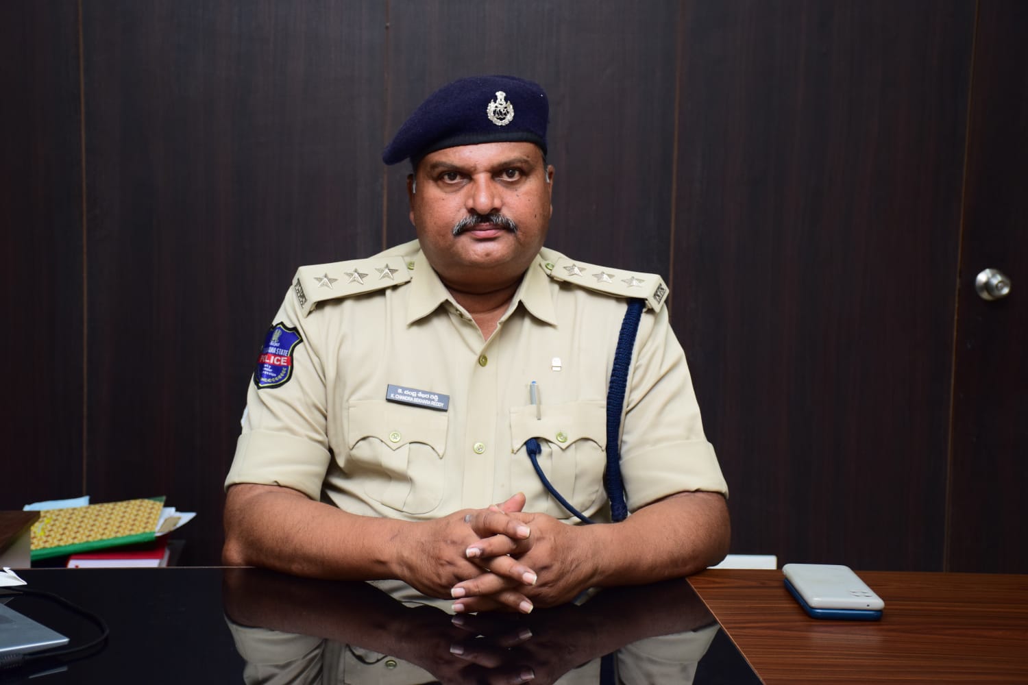 చిన్న స్పీకర్లు మాత్రమే ఏర్పాటు చేసుకోవాలి.