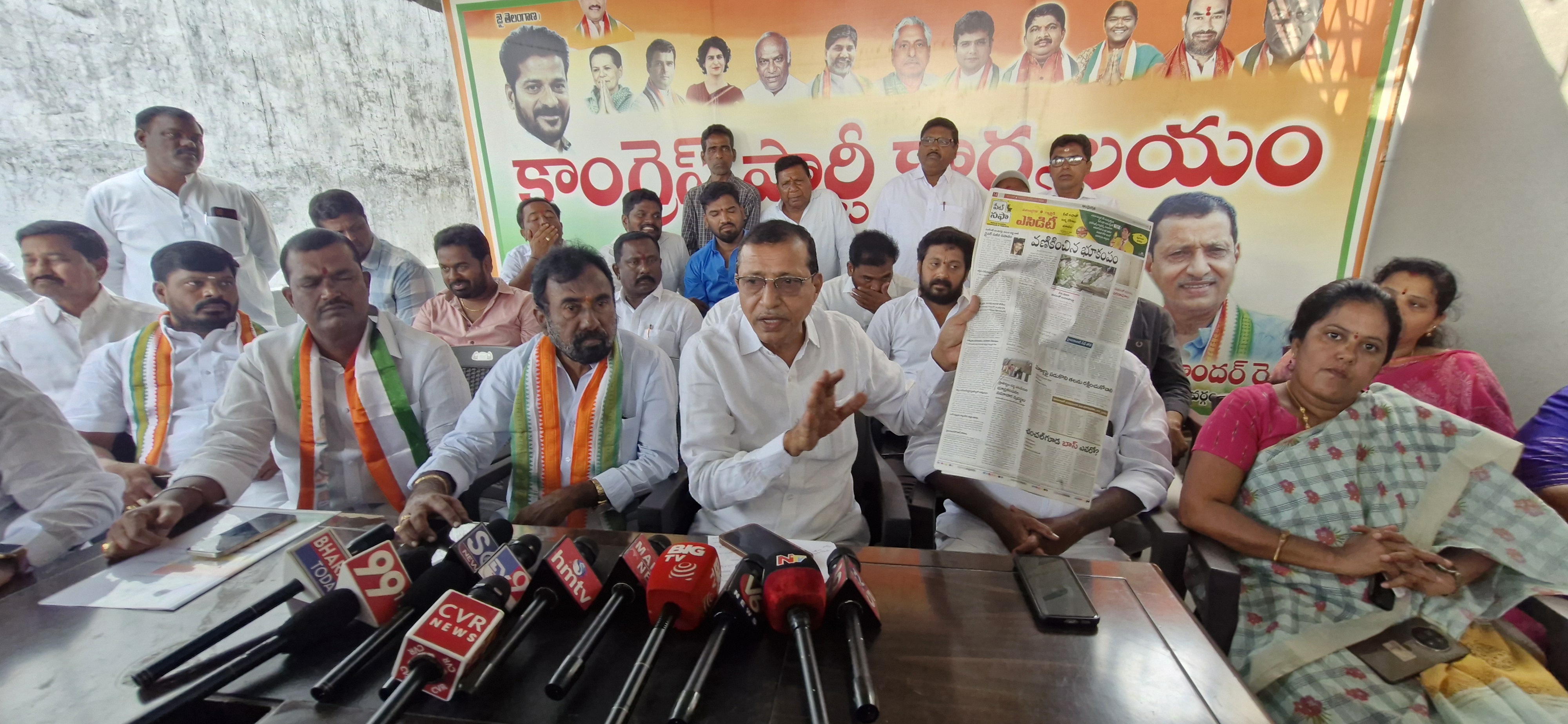 BRS పాలనలో 4గురికి మాత్రమే ఉద్యోగంలోచ్చాయి.