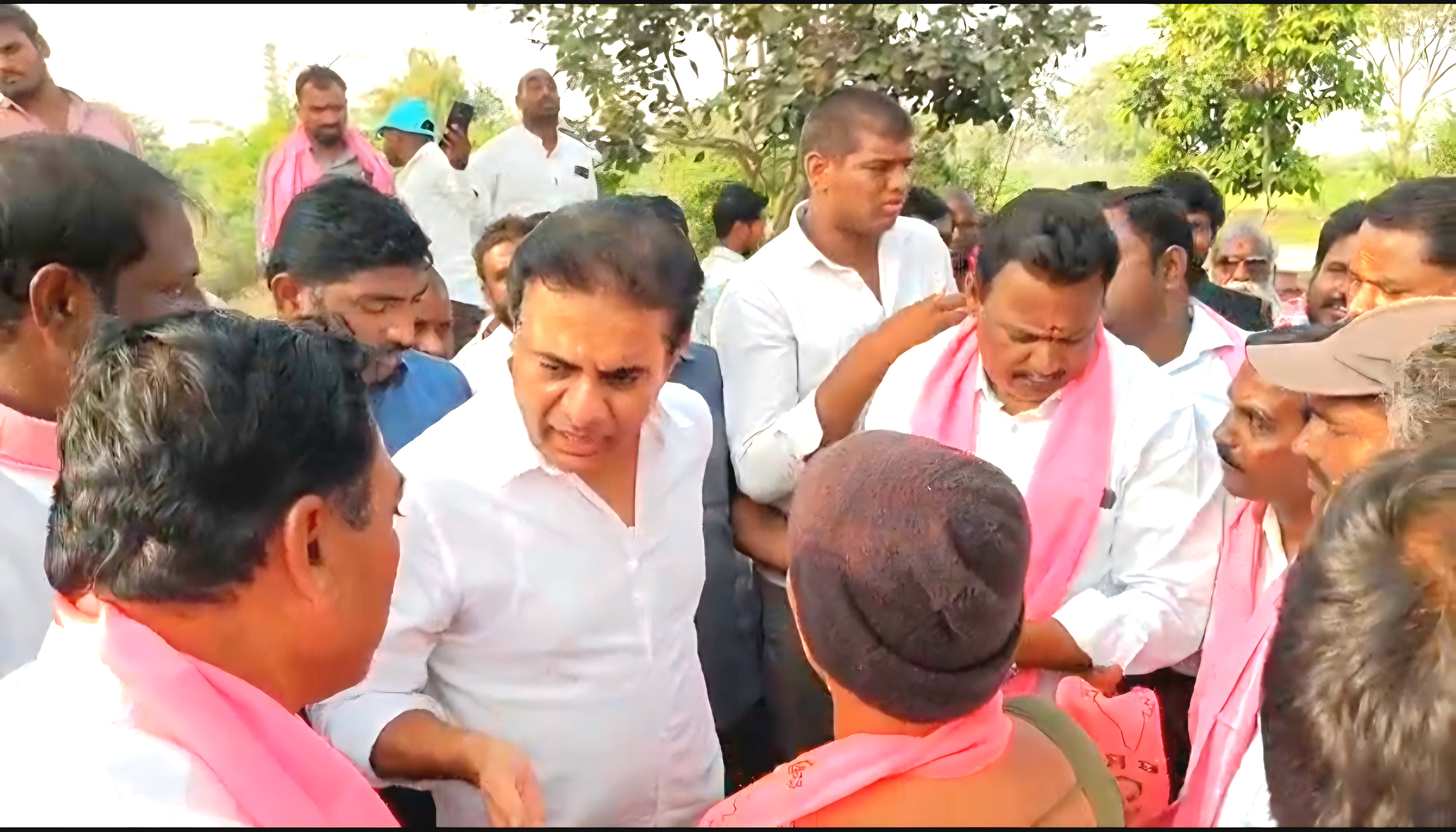 కేటీఆర్ కు చేదు అనుభవం.